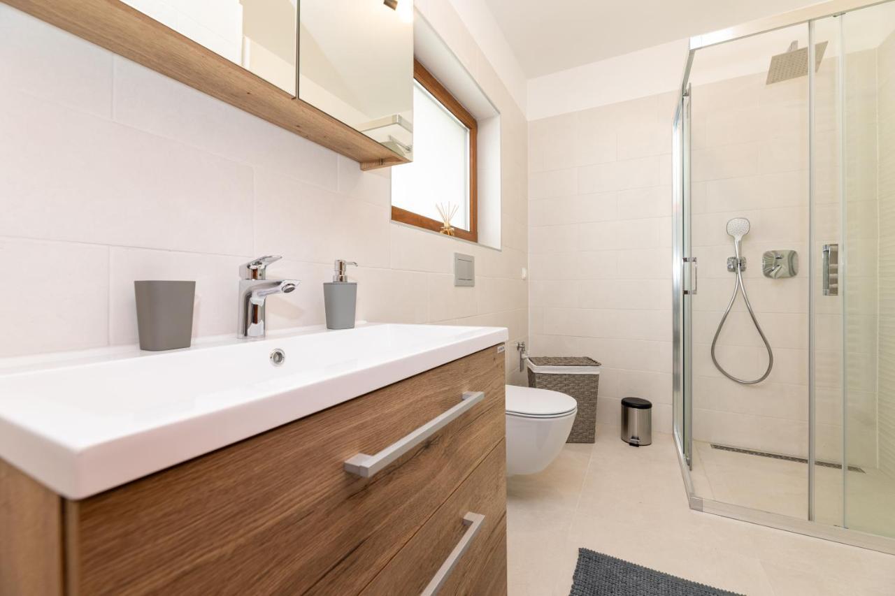 Apartment Vjeko *